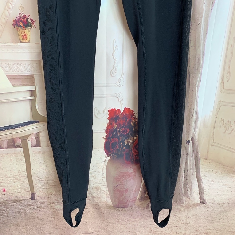 SOLD Lululemon Hold On Flock Mesh Black - Picture 4 of 8